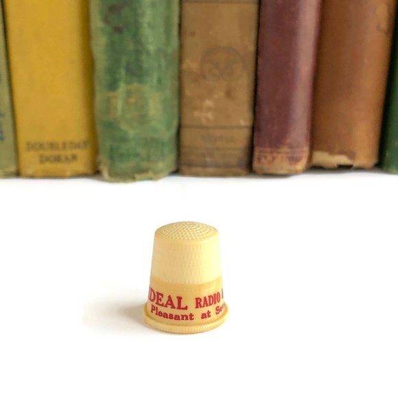 Plastic Advertising Thimble , Vintage Sewing - Picture 3 of 9